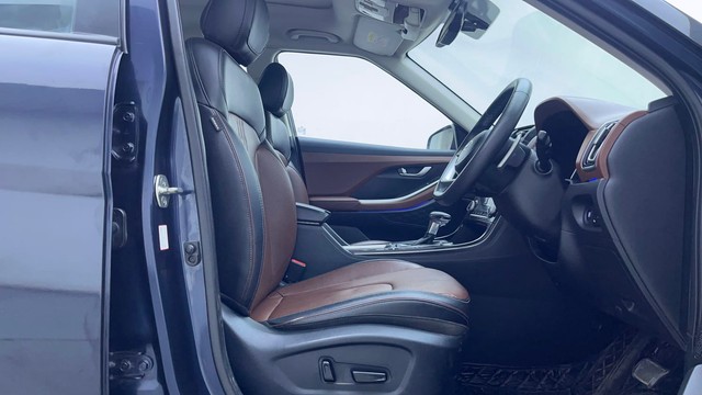 Second-hand 2022 Hyundai Alcazar Signature 6Str Diesel AT for sale in Hyderabad-15