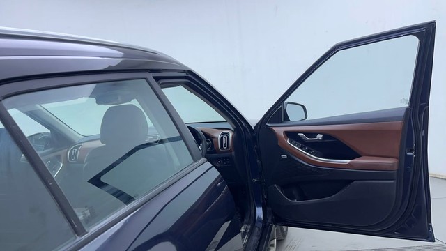 Second-hand 2022 Hyundai Alcazar Signature 6Str Diesel AT for sale in Hyderabad-16