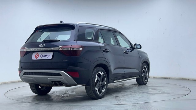 Second-hand 2022 Hyundai Alcazar Signature 6Str Diesel AT for sale in Hyderabad-3