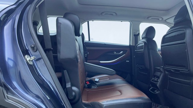 Second-hand 2022 Hyundai Alcazar Signature 6Str Diesel AT for sale in Hyderabad-29