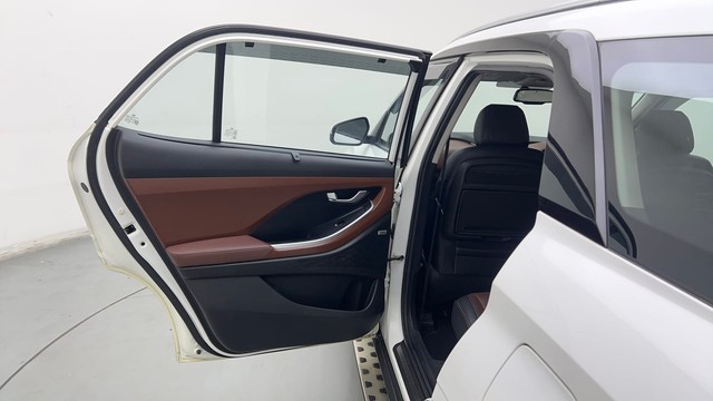 Second-hand 2022 Hyundai Alcazar Platinum 6Str Diesel AT for sale in Gurgaon-36