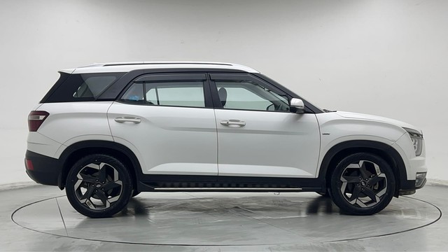 Second-hand 2022 Hyundai Alcazar Platinum 6Str Diesel AT for sale in Gurgaon-2