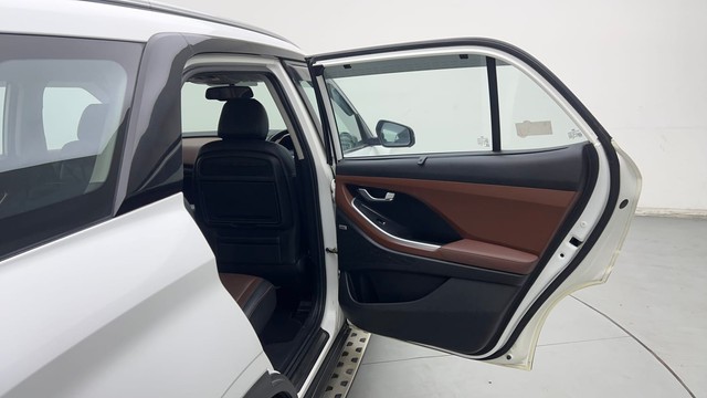 Second-hand 2022 Hyundai Alcazar Platinum 6Str Diesel AT for sale in Gurgaon-30