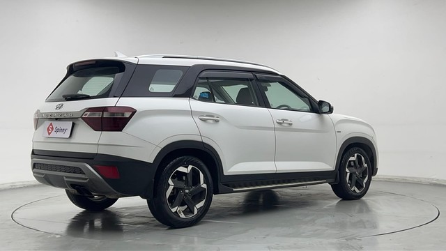 Second-hand 2022 Hyundai Alcazar Platinum 6Str Diesel AT for sale in Gurgaon-3