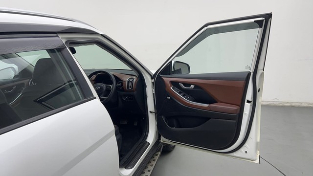 Second-hand 2022 Hyundai Alcazar Platinum 6Str Diesel AT for sale in Gurgaon-16