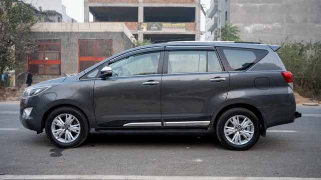Second-hand 2018 Toyota Innova Crysta 2.8 ZX AT BSIV for sale in New Delhi-3