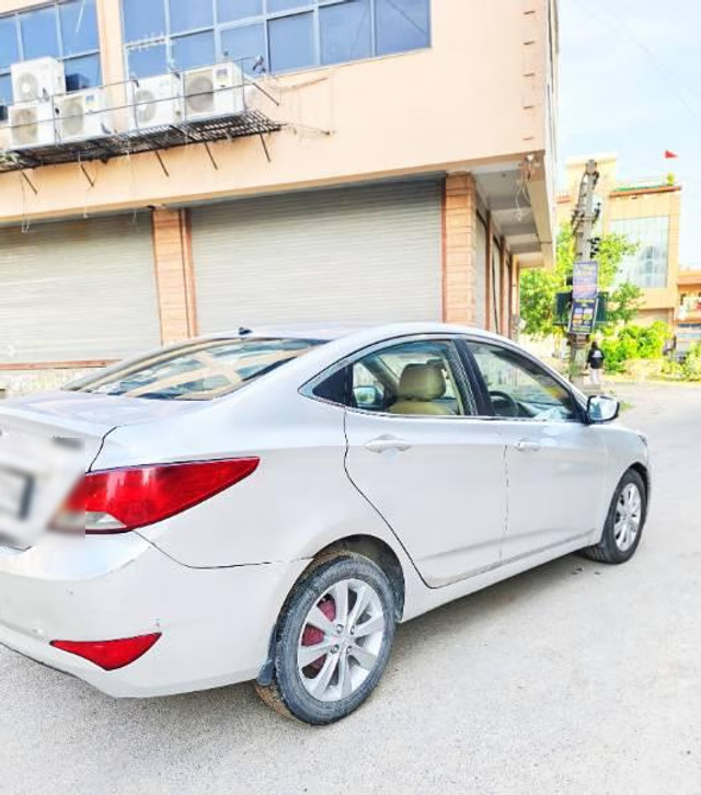 Second-hand 2015 Hyundai Verna 1.4 CRDi for sale in Udaipur-4