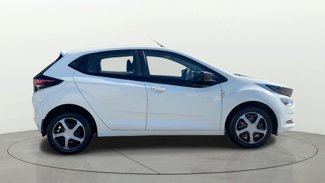 Second-hand 2021 Tata Altroz XT Diesel BSVI for sale in Jaipur-13