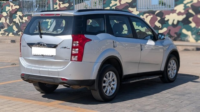 Second-hand 2017 Mahindra XUV500 R W10 FWD for sale in Kalyan-12