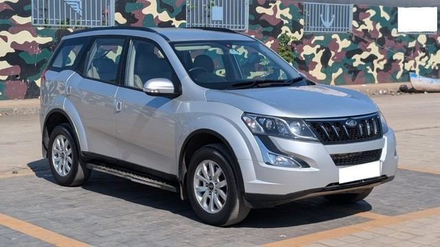 Second-hand 2017 Mahindra XUV500 R W10 FWD for sale in Kalyan-10