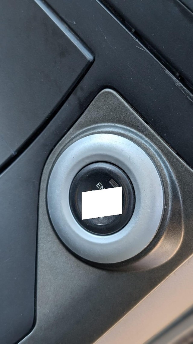 Second-hand 2017 Mahindra XUV500 R W10 FWD for sale in Kalyan-8