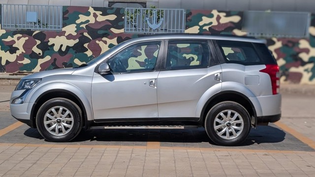 Second-hand 2017 Mahindra XUV500 R W10 FWD for sale in Kalyan-4