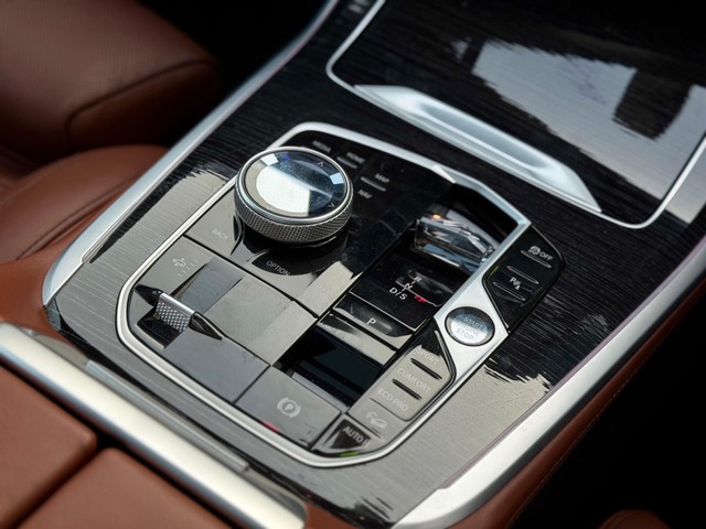 Second-hand 2023 BMW X7 xDrive 40i M Sport for sale in New Delhi-9