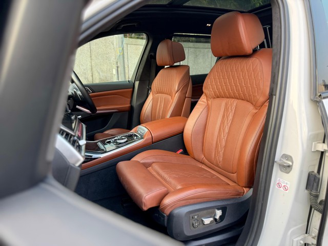 Second-hand 2023 BMW X7 xDrive 40i M Sport for sale in New Delhi-5