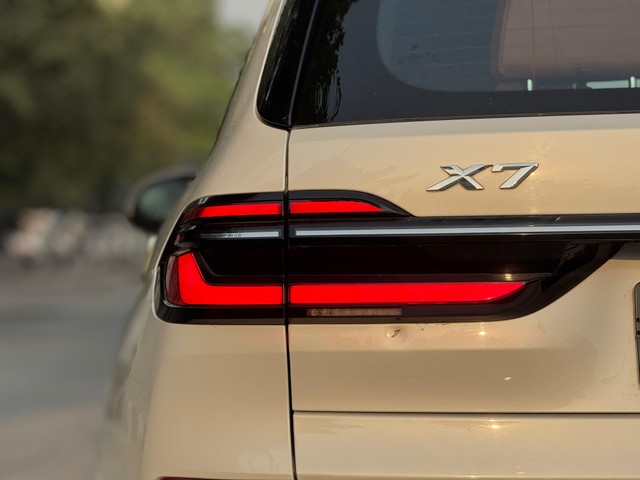 Second-hand 2023 BMW X7 xDrive 40i M Sport for sale in New Delhi-6