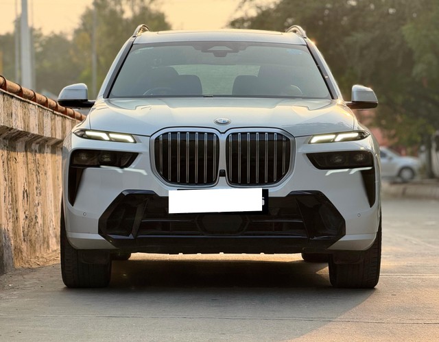 Second-hand 2023 BMW X7 xDrive 40i M Sport for sale in New Delhi-3
