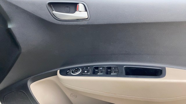 Second-hand 2015 Hyundai Grand i10 Sportz for sale in Ahmedabad-17