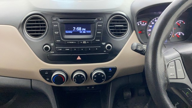Second-hand 2015 Hyundai Grand i10 Sportz for sale in Ahmedabad-22