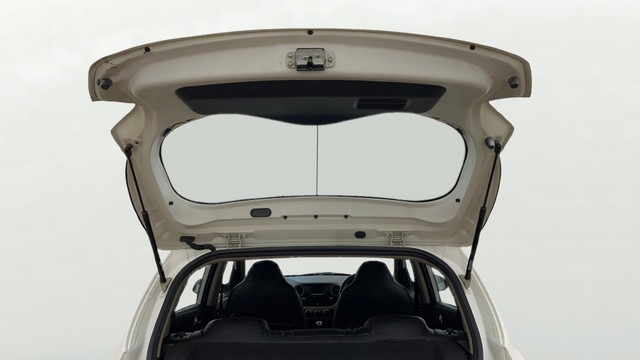 Second-hand 2015 Hyundai Grand i10 Sportz for sale in Ahmedabad-20