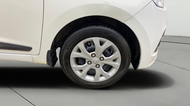 Second-hand 2015 Hyundai Grand i10 Sportz for sale in Ahmedabad-23