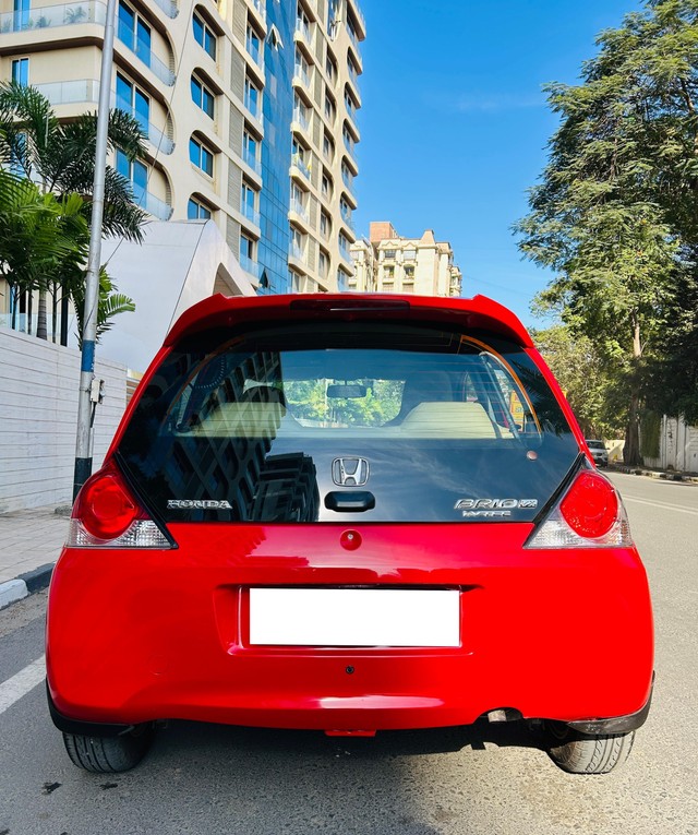 Second-hand 2017 Honda Brio 1.2 VX AT for sale in Surat-6