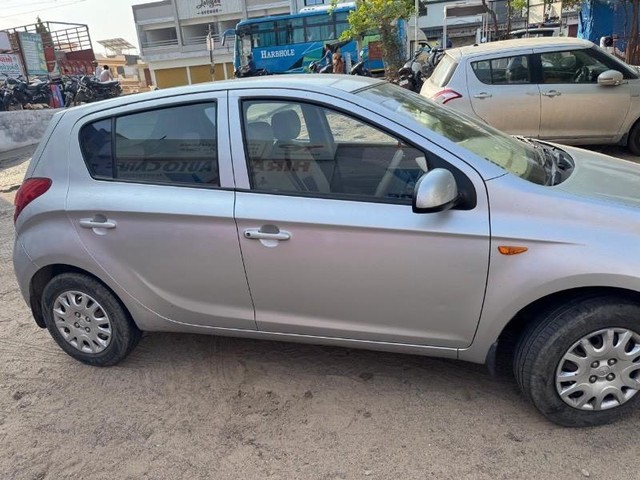 Second-hand 2009 Hyundai i20 Asta Optional With Sunroof 1.2 for sale in Bhuj-1