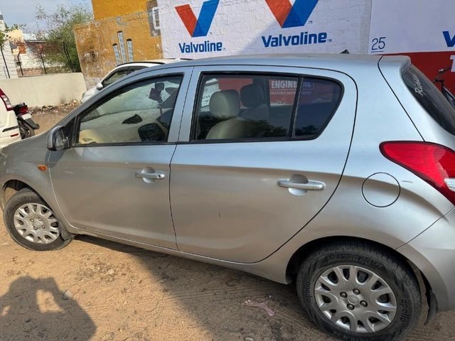 Second-hand 2009 Hyundai i20 Asta Optional With Sunroof 1.2 for sale in Bhuj-2