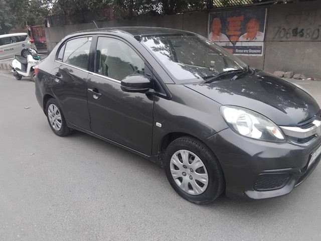 Second-hand 2017 Honda Amaze S i-VTEC for sale in New Delhi-3