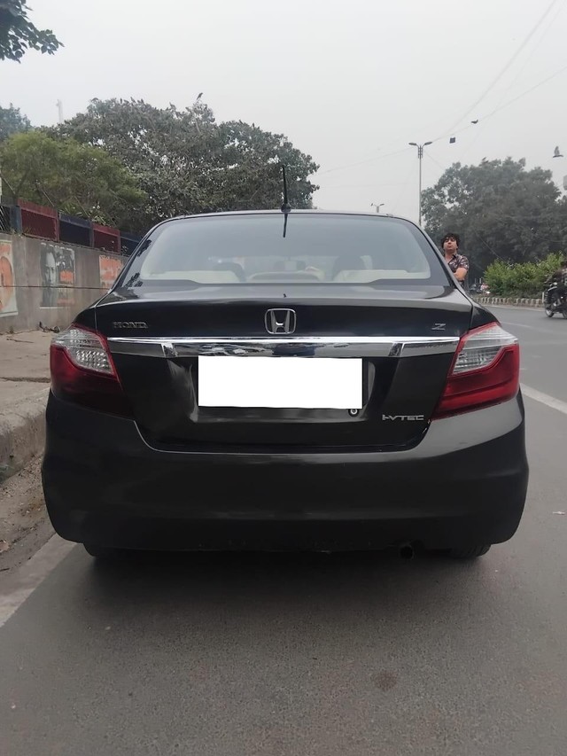 Second-hand 2017 Honda Amaze S i-VTEC for sale in New Delhi-4