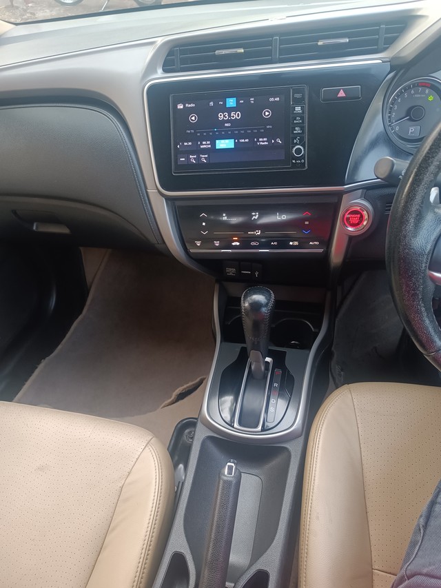 Second-hand 2017 Honda City i VTEC VX for sale in Jabalpur-8