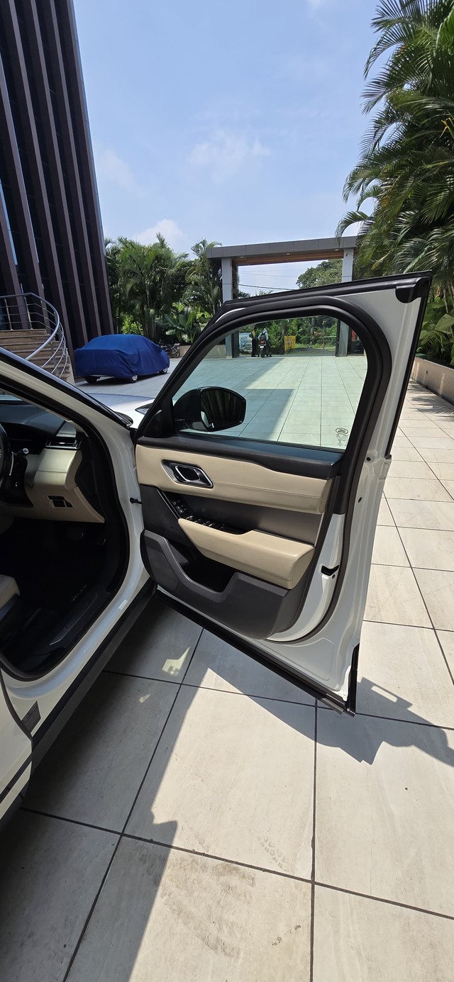 Second-hand 2019 Land Rover Range Rover Velar D180 S for sale in Jabalpur-17