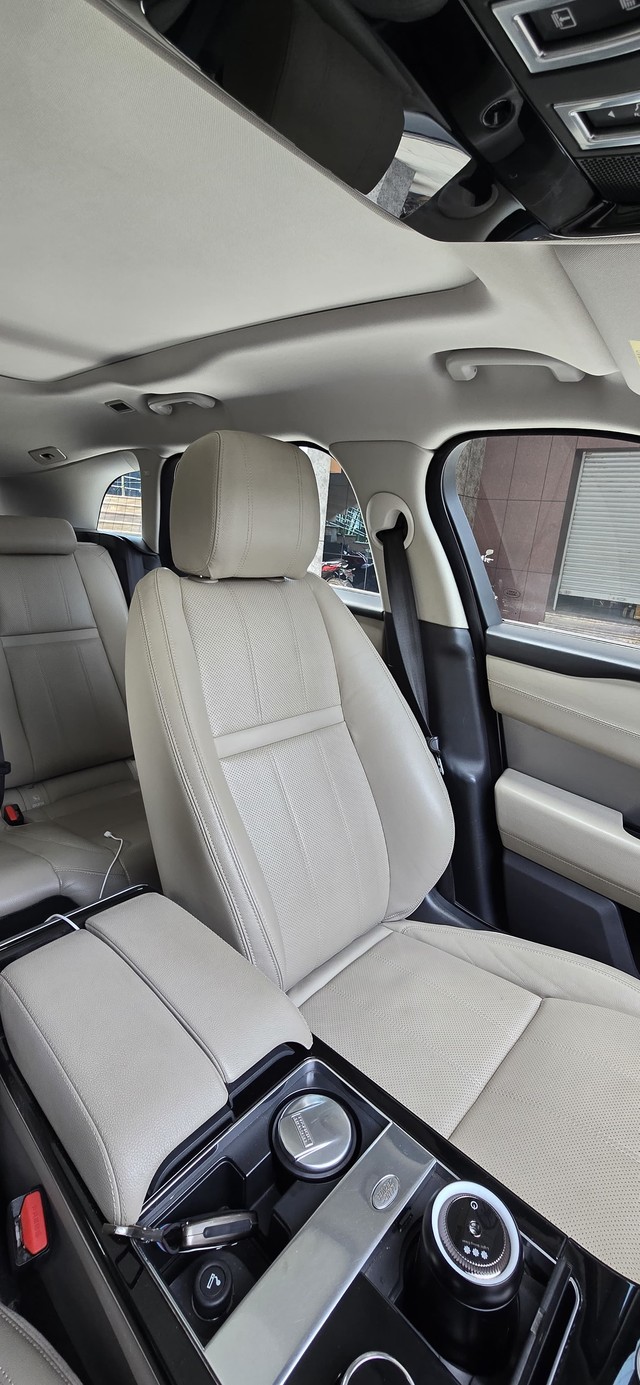 Second-hand 2019 Land Rover Range Rover Velar D180 S for sale in Jabalpur-12