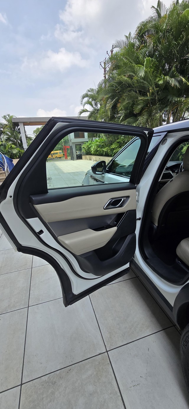 Second-hand 2019 Land Rover Range Rover Velar D180 S for sale in Jabalpur-14