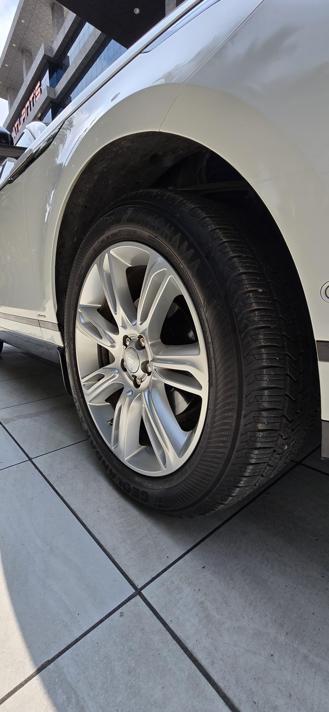 Second-hand 2019 Land Rover Range Rover Velar D180 S for sale in Jabalpur-18