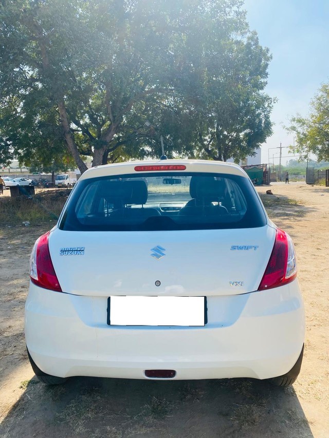 Second-hand 2013 Maruti Swift VXI for sale in Ahmedabad-2