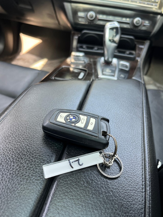 Second-hand 2012 BMW 5 Series 520d Sedan for sale in Mumbai-34