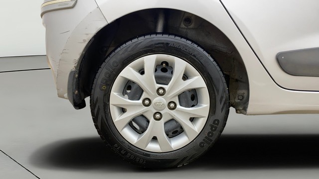 Second-hand 2014 Hyundai Grand i10 Magna for sale in Ahmedabad-24