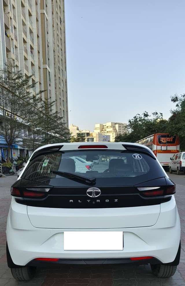 Second-hand 2023 Tata Altroz XZ CNG for sale in Rajkot-7