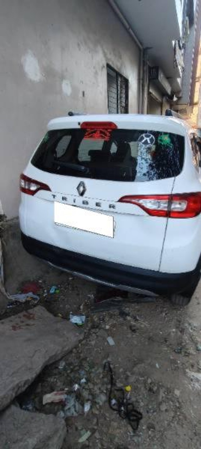 Second-hand 2022 Renault Triber RXZ BSVI for sale in Bhopal-2
