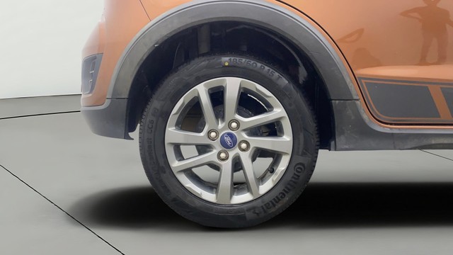 Second-hand 2019 Ford Freestyle Titanium Plus Petrol BSIV for sale in Gulbarga-25