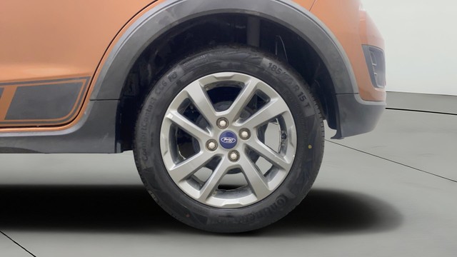 Second-hand 2019 Ford Freestyle Titanium Plus Petrol BSIV for sale in Gulbarga-27