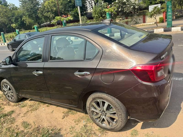 Second-hand 2024 Honda Amaze 2nd Gen VX CVT for sale in Vadodara-1