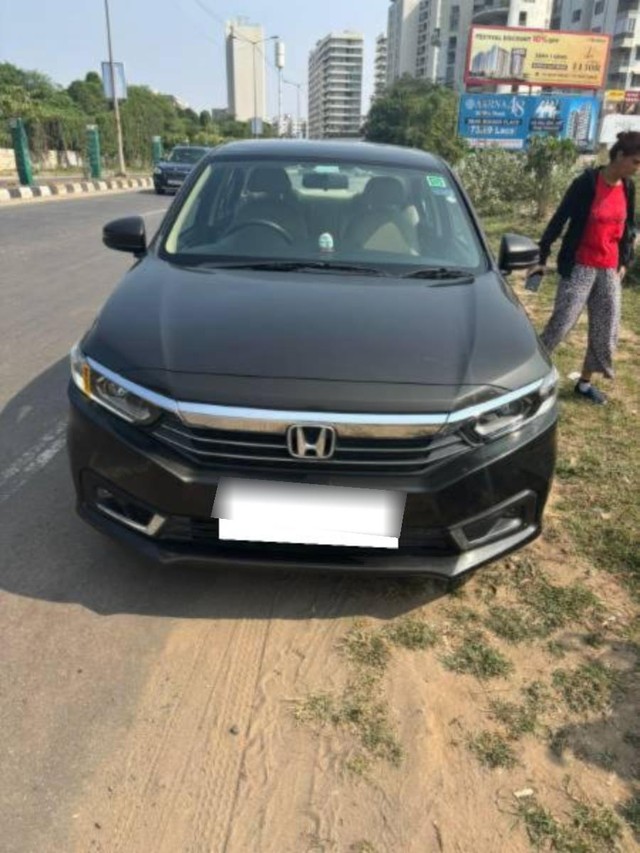 Second-hand 2024 Honda Amaze 2nd Gen VX CVT for sale in Vadodara-4