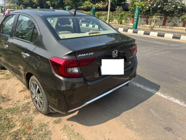 Second-hand 2024 Honda Amaze 2nd Gen VX CVT for sale in Vadodara-3