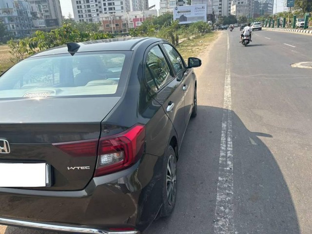 Second-hand 2024 Honda Amaze 2nd Gen VX CVT for sale in Vadodara-2