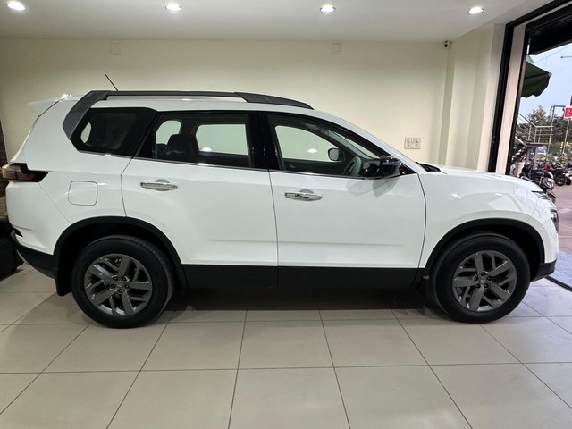 Second-hand 2021 Tata Safari XT Plus BSVI for sale in Vadodara-1