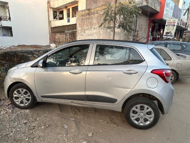Second-hand 2016 Hyundai Grand i10 Sportz for sale in Jaipur-5