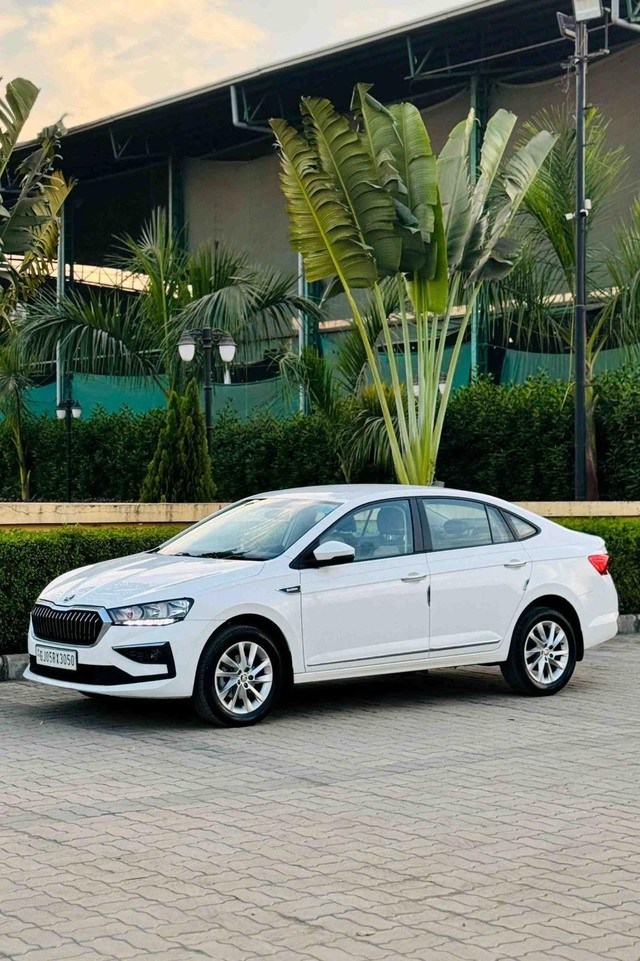 Skoda Slavia 1.0 TSI Ambition BSVI Second-hand 2023 Skoda Slavia 1.0 TSI Ambition BSVI for sale in Surat-3