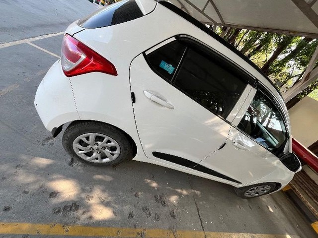 Second-hand 2017 Hyundai Grand i10 Sportz for sale in Valsad-4