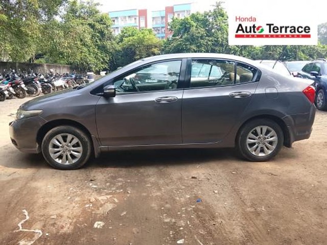 Second-hand 2013 Honda City 1.5 V MT Exclusive for sale in Chennai-5